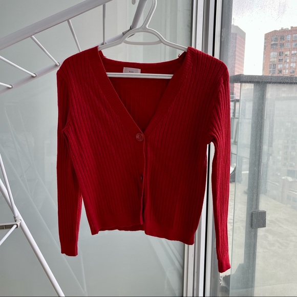 Red cropped buttoned cardigan - Picture 2 of 3